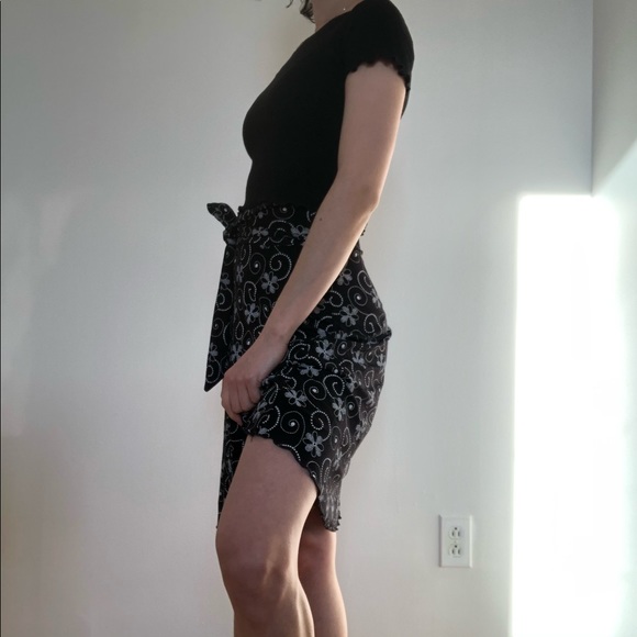 Knee length skirt with flower pattern - Picture 5 of 9